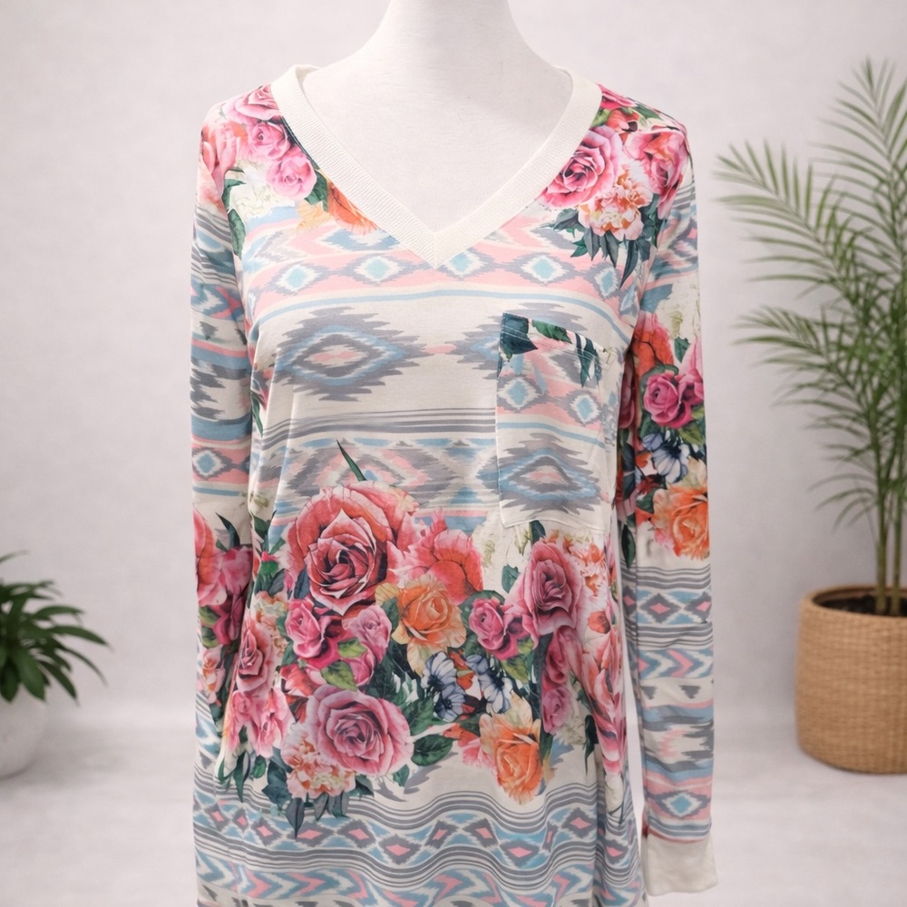 Avery apparel Co Floral V-Neck Long Sleeve Top NWOT